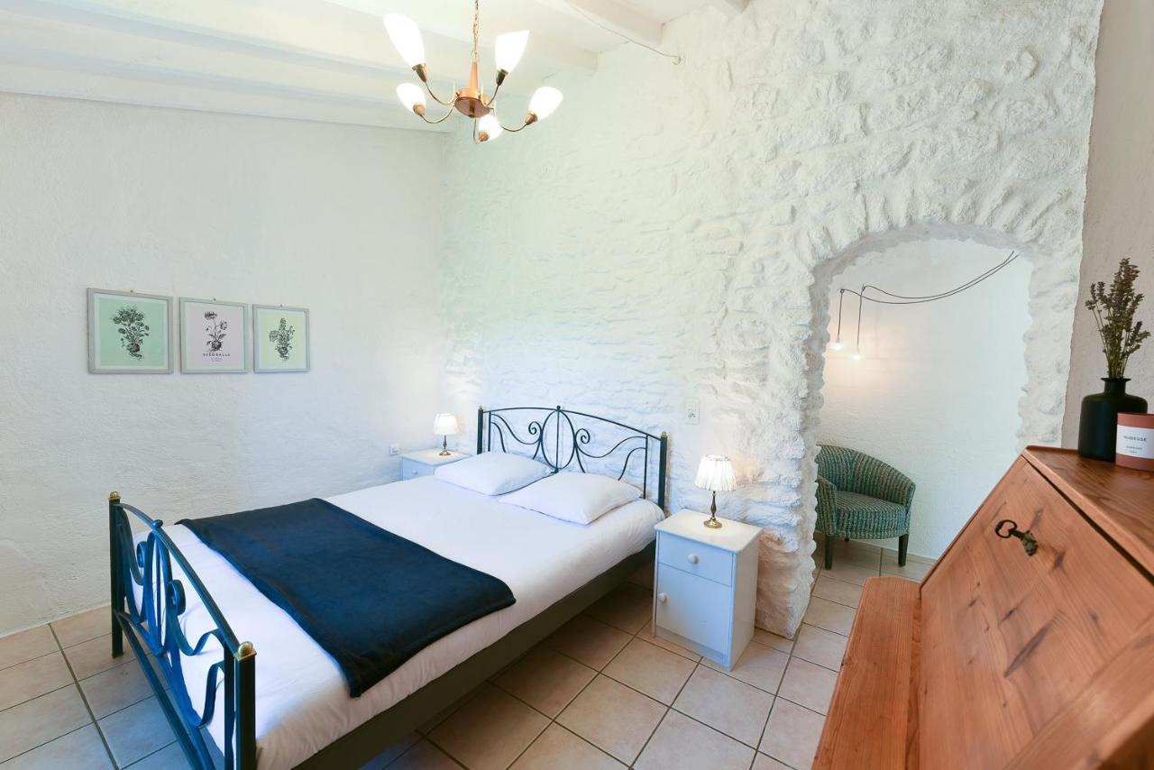 Auberge La Plaine Chabrillan Exteriör bild