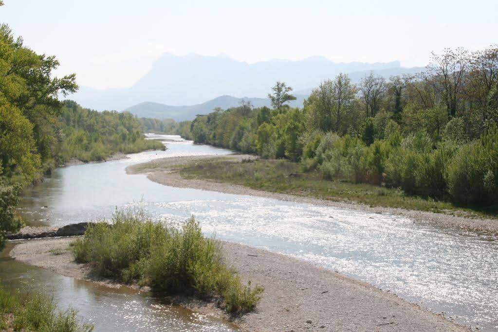 Auberge La Plaine Chabrillan Exteriör bild